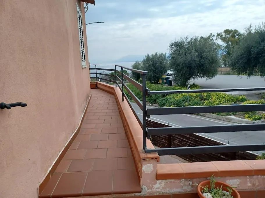 Casa Alessandro A Santa Flavia 0*,